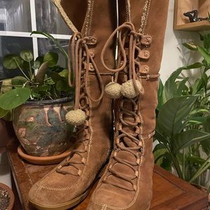 Timberland moccasin boots size 6